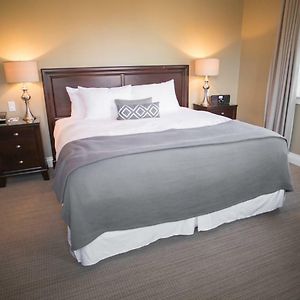 Deluxe  Adjacent Main Building King Room
